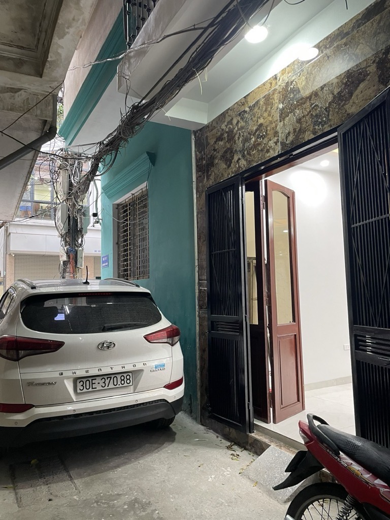 NHÀ ĐẸP 6 TẦNG THANG MÁY - NGÕ Ô TÔ - SAU 1 NHÀ RA Ô TÔ TRÁNH - 30M RA RA ĐƯỜNG SẮT TRÊN CAO