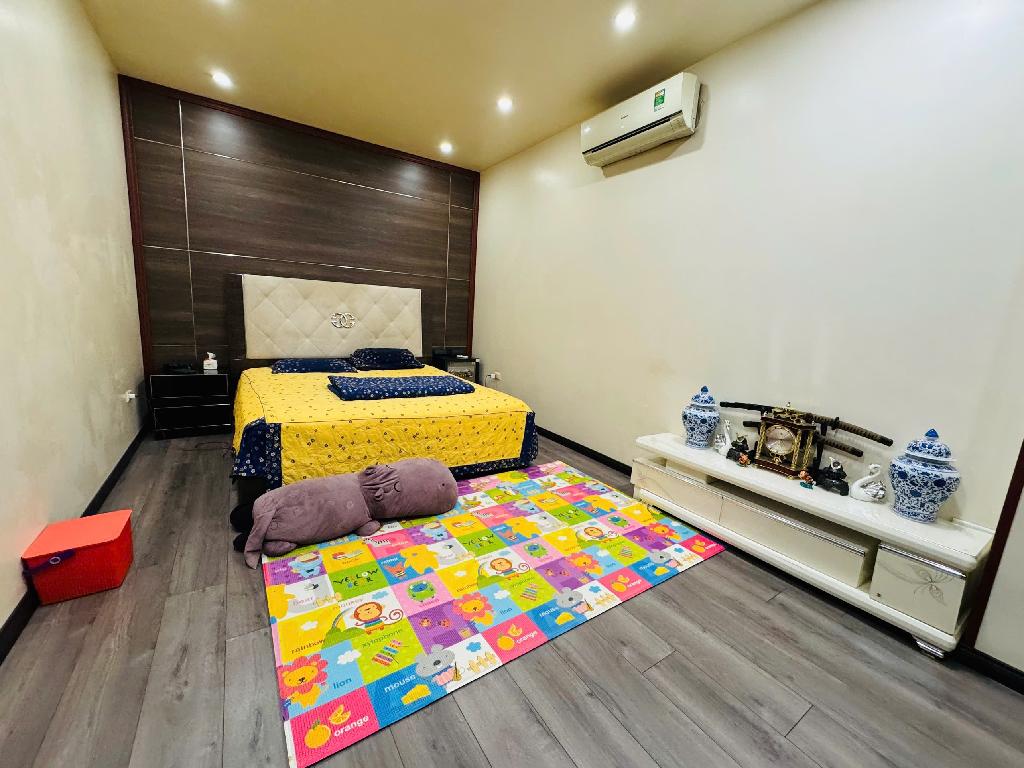 NHÀ NẰM Ở MẶT NGÕ KINH DOANH - NGÕ THÔNG RA HỒ BA MẪU - DI CHUYỂN THUẬN TIỆN 