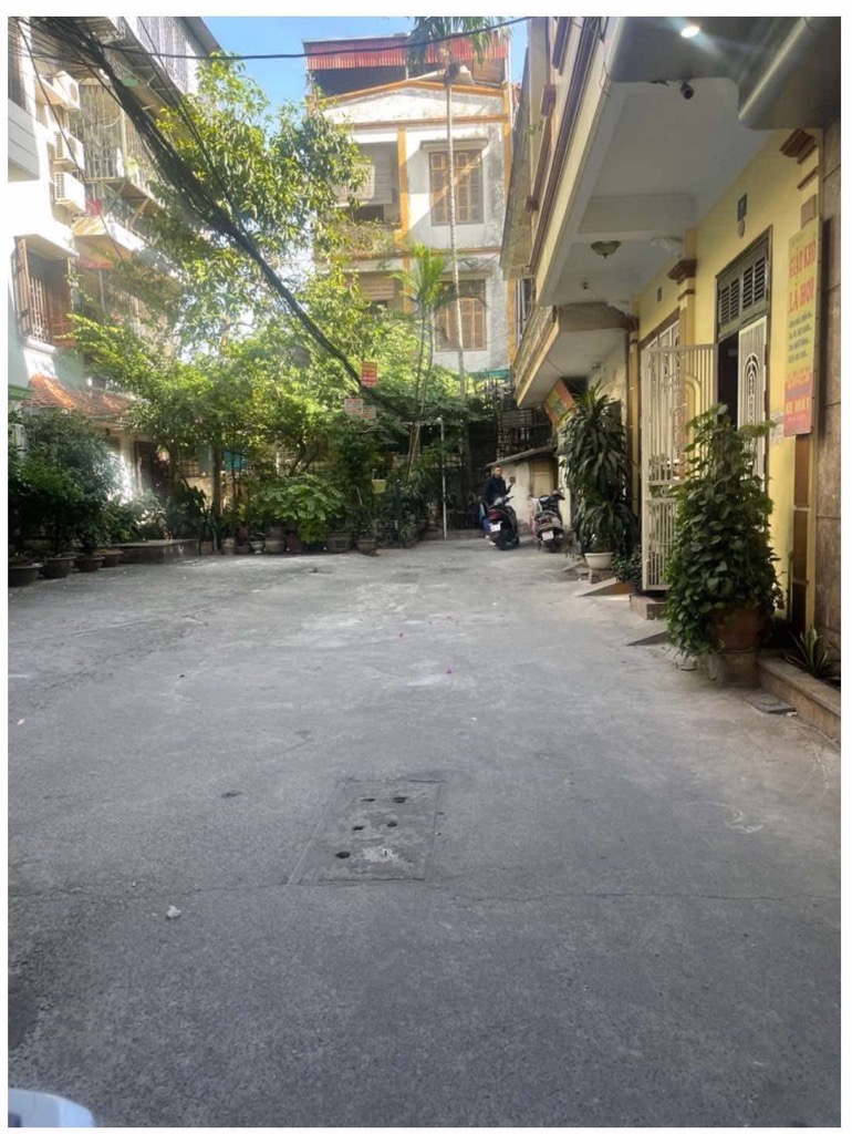 BÁN NHÀ CŨ 2 TẦNG - BA THOÁNG - NGÕ Ô TÔ TRÁNH - KHU VỰC TOÀN CÁN BỘ - SÂN RỘNG 400M2 TRƯỚC NHÀ