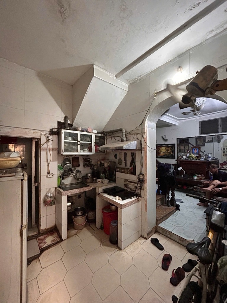 BÁN NHÀ CŨ PHỐ NGUYỄN LƯƠNG BẰNG - ĐƠN GIÁ TỐT - VỊ TRÍ ĐI LẠI THUẬN TIỆN - CÁCH ĐƯỜNG Ô TÔ 40M