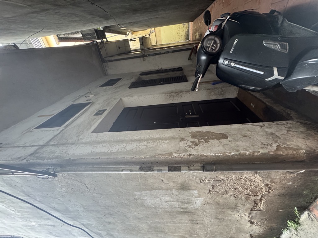 BÁN NHÀ 2 TẦNG CŨ TẶNG GIẤY PHÉP XÂY DỰNG - LÔ GÓC 2 MẶT THOÁNG - XUNG QUANH TIỆN ÍCH ĐẦY ĐỦ