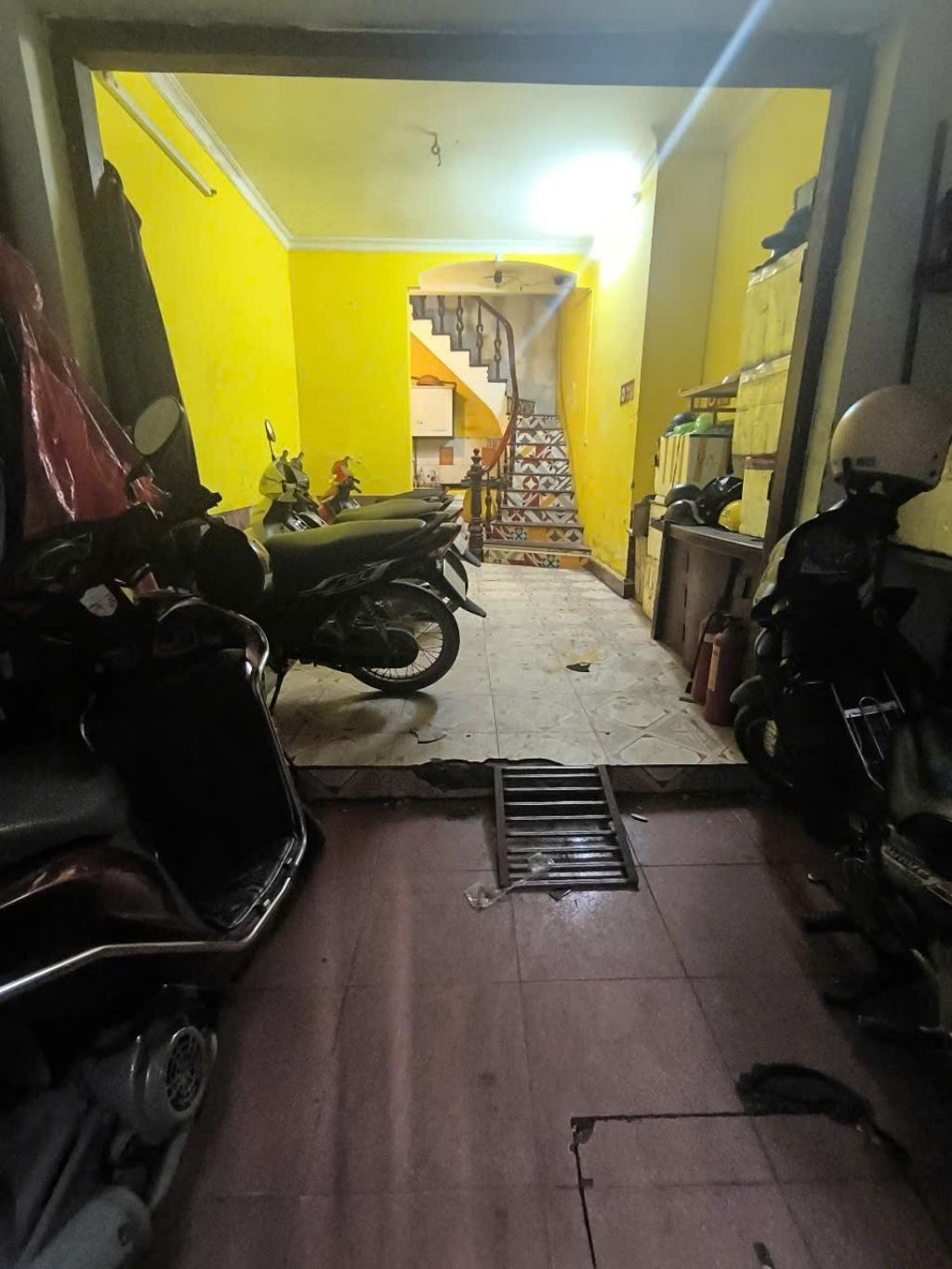 BÁN NHÀ DÂN XÂY PHỐ KHƯƠNG THƯỢNG - THÔNG TỨ TUNG CÁC NGẢ KHU VỰC TRƯỜNG CHINH