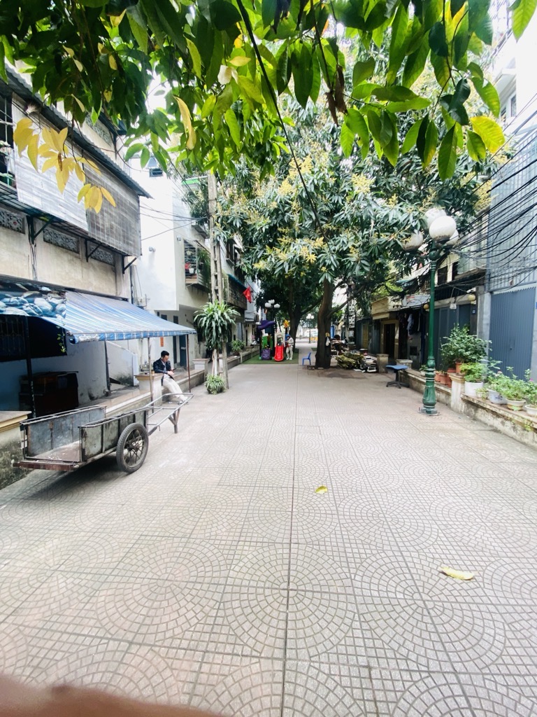 BÁN NHÀ TẬP THỂ TẦNG 1 LÔ GÓC - SIÊU THOÁNG - Ô TÔ DỪNG ĐỖ NGÀY ĐÊM - KINH DOANH - NGÕ THÔNG 