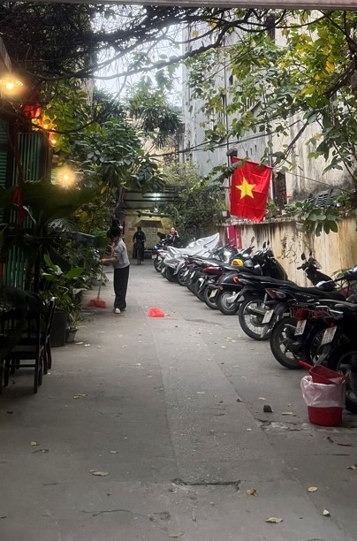 NHÀ TẬP THỂ TẦNG 1 KINH DOANH - 4 MẶT THOÁNG - Ô TÔ ĐỖ CỬA - BẠT NGÀN TIỆN ÍCH 