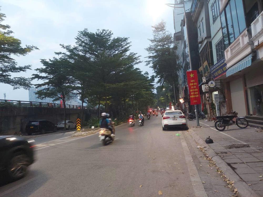 MẶT ĐƯỜNG BƯỞI - BA ĐÌNH - VỊ TRÍ GIỮA HAI NGÃ TƯ - KINH DOANH TỐT - VỈA HÈ RỘNG