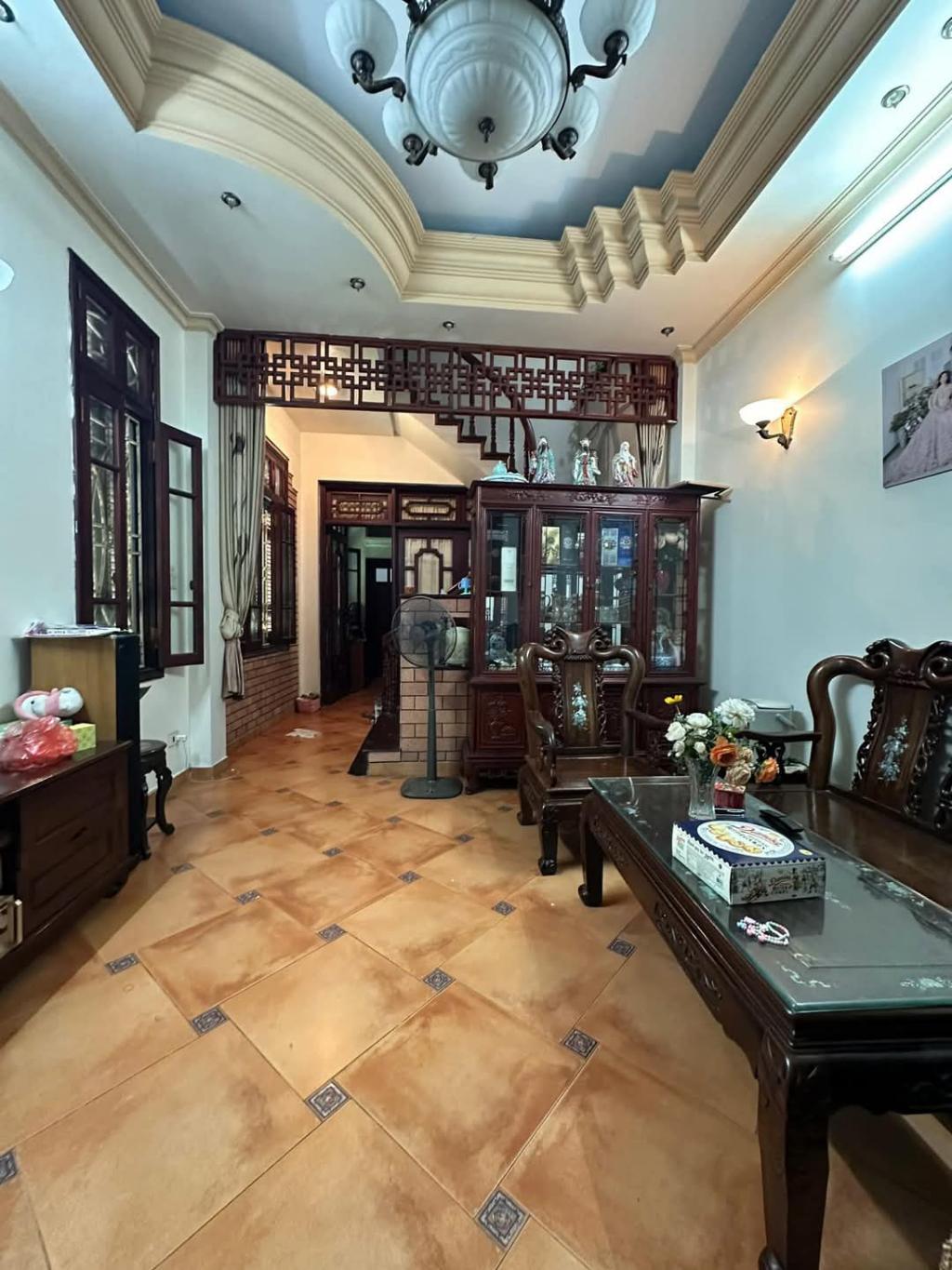 NHÀ DÂN XÂY CHẮC CHẮN - LÔ GÓC 3 MẶT THOÁNG - Ô CHỜ THANG MÁY - 30M RA OTO TRÁNH 