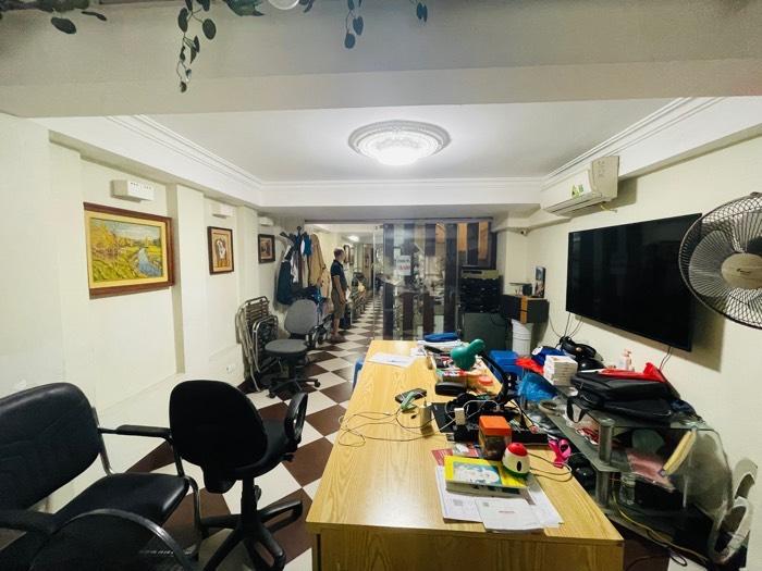 VIP ĐỐNG ĐA - ÔTÔ - KINH DOANH ĐỈNH - DÒNG TIỀN ỔN ĐỊNH - VIEW HỒ - THANG MÁY - VỈA HÈ ĐÁ BÓNG - Ở SƯỚNG