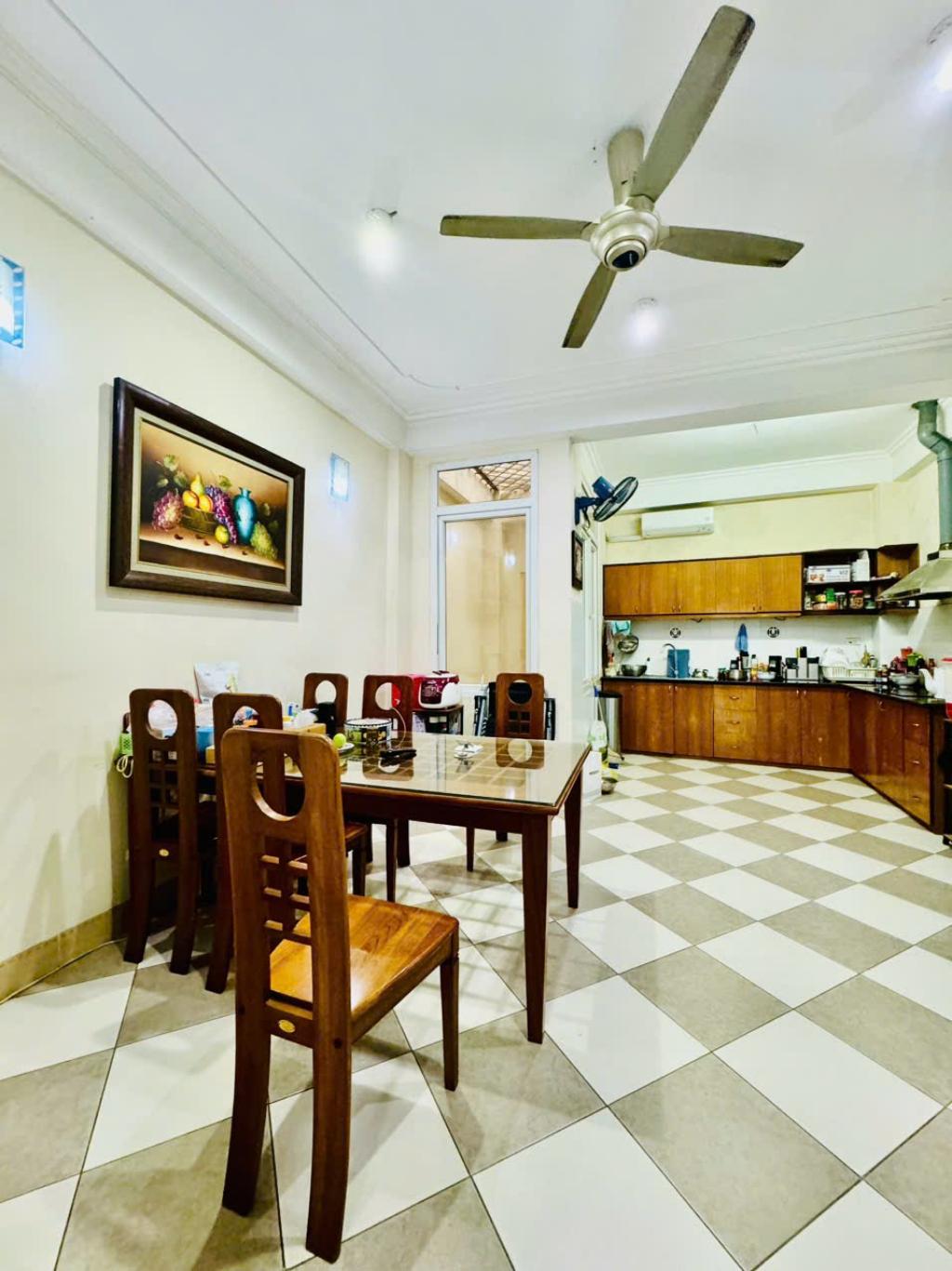 MẶT PHỐ VIP - KINH DOANH SẦM UẤT - VỈA HÈ ĐÁ BÓNG - DÂN XÂY CHẮC CHẮN - Ô CHỜ THANG MÁY - NỞ HẬU