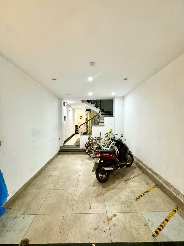 BÁN NHÀ YÊN LÃNG - PHÂN LÔ Ô TÔ - 6 TẦNG THANG MÁY - SAU 1 NHÀ RA PHỐ