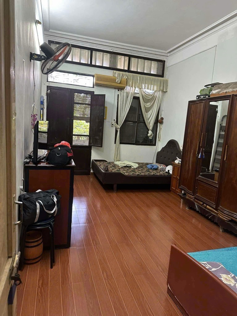 BÁN NHÀ MẶT PHỐ - KINH DOANH SẦM UẤT CÓ VỈA HÈ - MẬT ĐỘ DÂN THU NHẬP TỐT CAO