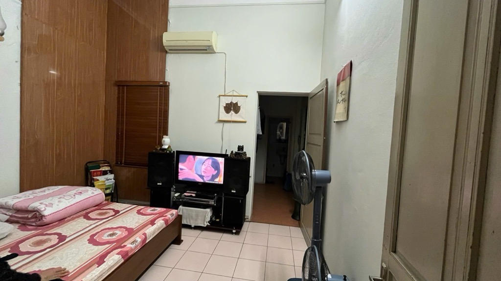 BÁN NHÀ MẶT PHỐ - KINH DOANH SẦM UẤT CÓ VỈA HÈ - MẬT ĐỘ DÂN THU NHẬP TỐT CAO