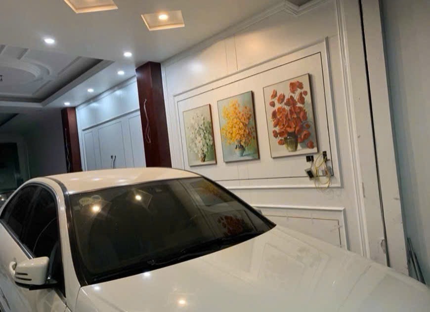 BÁN NHÀ PHÂN LÔ - Ô TÔ 7 CHỖ ĐỖ CỬA VÀO NHÀ - 2 MẶT NGÕ TRƯỚC SAU - 20M RA ĐƯỜNG Ô TÔ TRÁNH