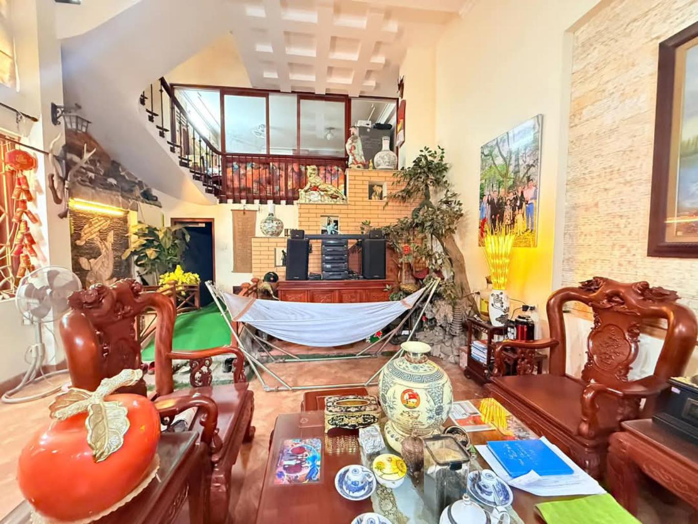 BÁN NHÀ PHÂN LÔ BÀN CỜ - VỈA HÈ - LÔ GÓC 3 MẶT ĐƯỜNG Ô TÔ - NHÀ DÂN XÂY ĐẸP NHẤT PHỐ