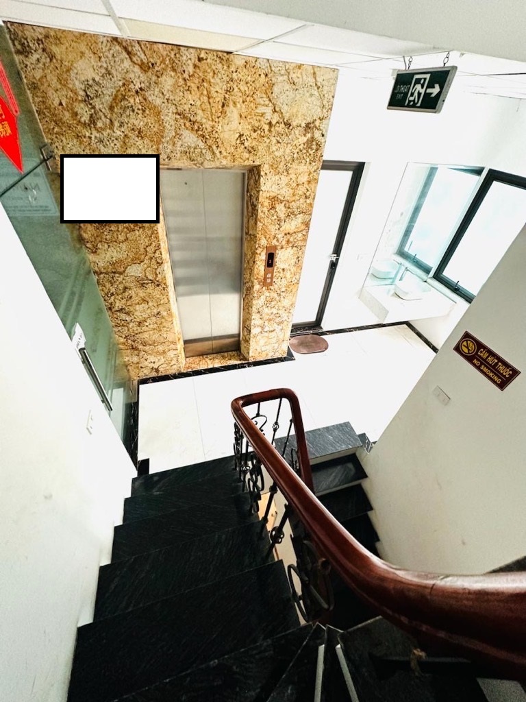 TÒA BUIDING VĂN PHÒNG TRUNG KÍNH - 7 TẦNG THANG MÁY - THÔNG SÀN - HAI THOÁNG TRƯỚC SAU - VỈA HÈ OTO TRÁNH