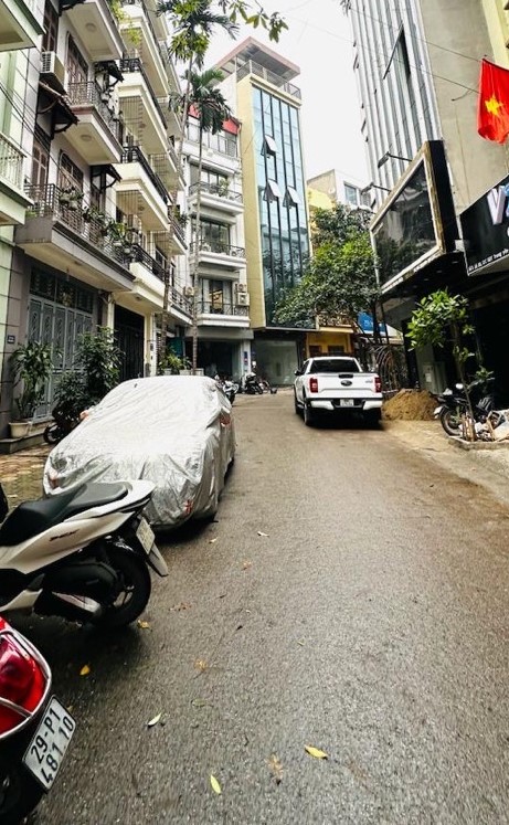 TÒA BUIDING VĂN PHÒNG TRUNG KÍNH - 7 TẦNG THANG MÁY - THÔNG SÀN - HAI THOÁNG TRƯỚC SAU - VỈA HÈ OTO TRÁNH