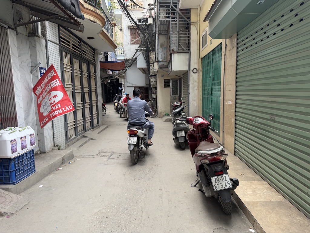 BÁN ĐẤT TẶNG NHÀ MẶT NGÕ Ô TÔ ĐỖ CỬA - 5M RA Ô TÔ TRÁNH KINH DOANH - THÔNG THOÁNG