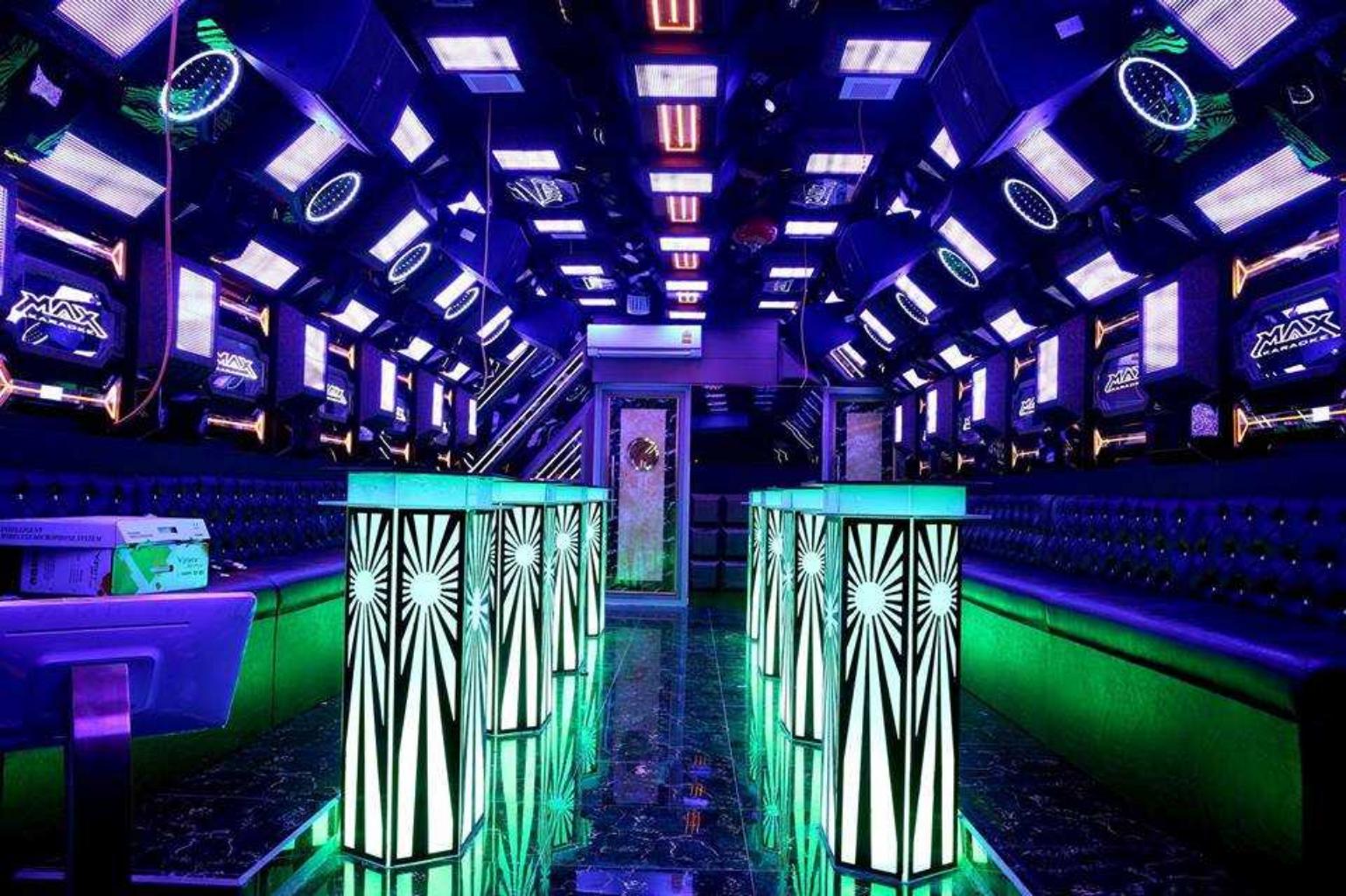 MẶT PHỐ CHÍNH - KINH DOANH ĐỈNH - 2 THOÁNG TRƯỚC SAU - VỈA HÈ ĐÁ BÓNG - THANG MÁY NHẬP NGOẠI