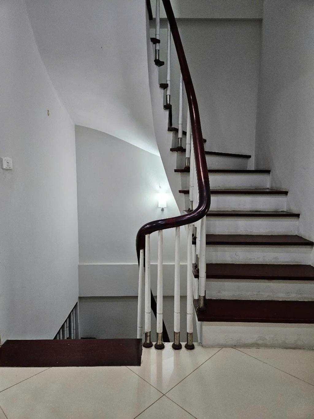 NHÀ PHÂN LÔ - HAI MẶT NGÕ Ô TÔ ĐỖ CỬA - 10M RA Ô TÔ TRÁNH - HỒ ĐIỀU HÒA - KHU CHIA LÔ CÁN BỘ