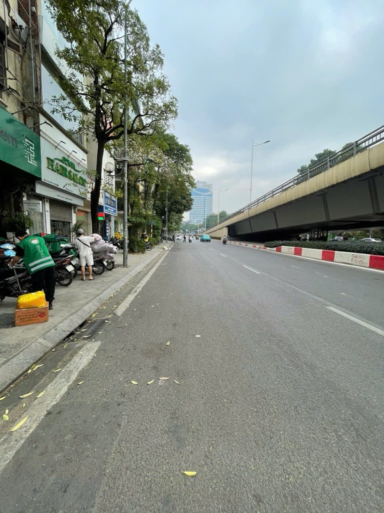  VỊ TRÍ SIÊU ĐẮC ĐỊA - 1 MẶT PHỐ 1 MẶT NGÕ - VỈA HÈ ĐÁ BÓNG - KINH DOANH BẤT CHẤP MỌI LOẠI HÌNH