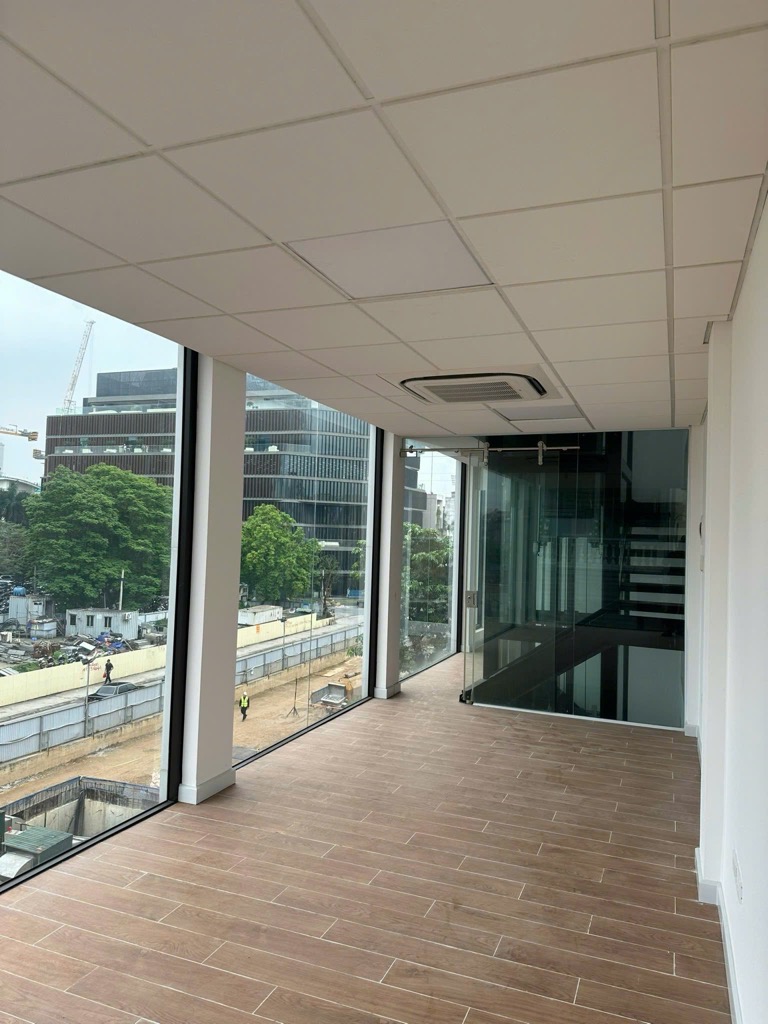 MẶT PHỐ CÁT LINH - NHÀ 6 TẦNG THANG MÁY - LÔ GÓC - VỈA HÈ KINH DOANH - MẶT TIỀN GẦN 10M - HIẾM 