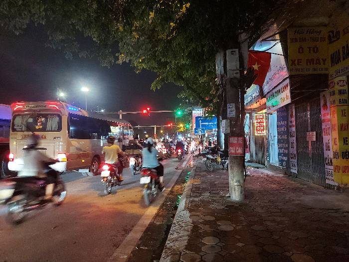 BÁN NHÀ MẶT ĐƯỜNG LÁNG - TẶNG THÊM 1 MẶT NGÕ Ô TÔ - GIÁ NHÀ TƯƠNG ĐƯƠNG GIÁ ĐỀN BÙ 