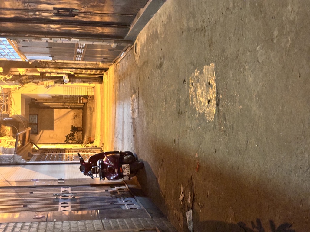 NHÀ ĐẸP DÂN XÂY CHẮC CHẮN - Ô TÔ ĐỖ CỬA  CÁCH 1 NHÀ RA Ô TÔ TRÁNH GẦN PHỐ - TƯƠNG LẠI SÁNG NGỜI