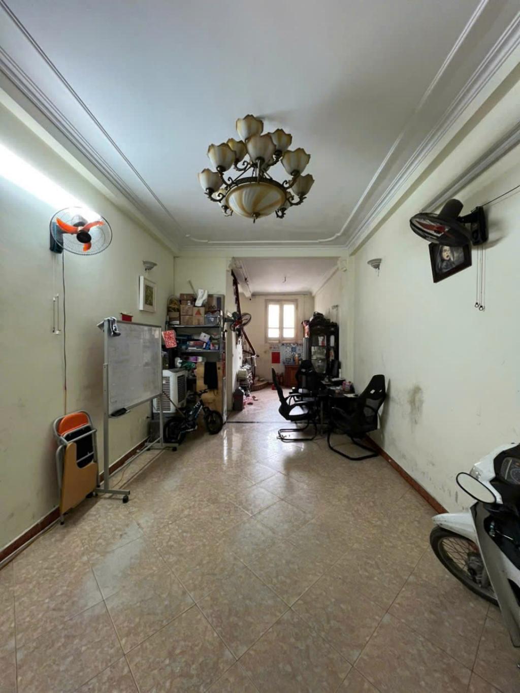 PHÂN LÔ - NHÀ ĐẸP Ở NGAY - GẦN PHỐ - Ô TÔ VÀO NHÀ - HAI MẶT THOÁNG TRƯỚC SAU - VÀI BƯỚC RA PHỐ