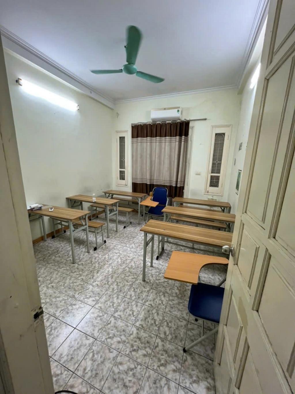 PHÂN LÔ - NHÀ ĐẸP Ở NGAY - GẦN PHỐ - Ô TÔ VÀO NHÀ - HAI MẶT THOÁNG TRƯỚC SAU - VÀI BƯỚC RA PHỐ