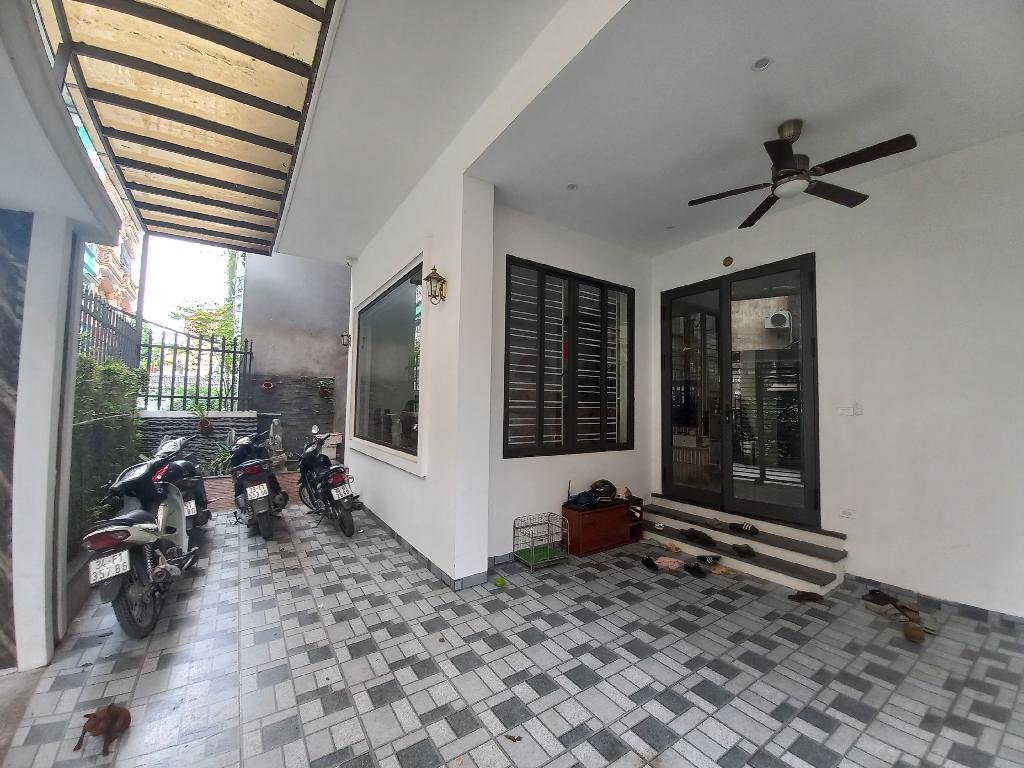 BÁN NHÀ - LÔ GÓC BA THOÁNG - NGÕ Ô TÔ, VÀO NHÀ - CÁCH MẶT PHỐ CHỈ 20M - TẶNG FULL NỘI THẤT