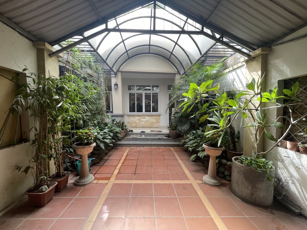 SIÊU BIỆT THỰ SÂN VƯỜN - HÀNG XÓM LOTTE - ĐẦY ĐỦ GARA SÂN VƯỜN - KO GIAN TĨNH Ở CHẤT - 1 MẶT PHỐ 1 MẶT NGÕ - BA BƯỚC RA HỒ TÂY