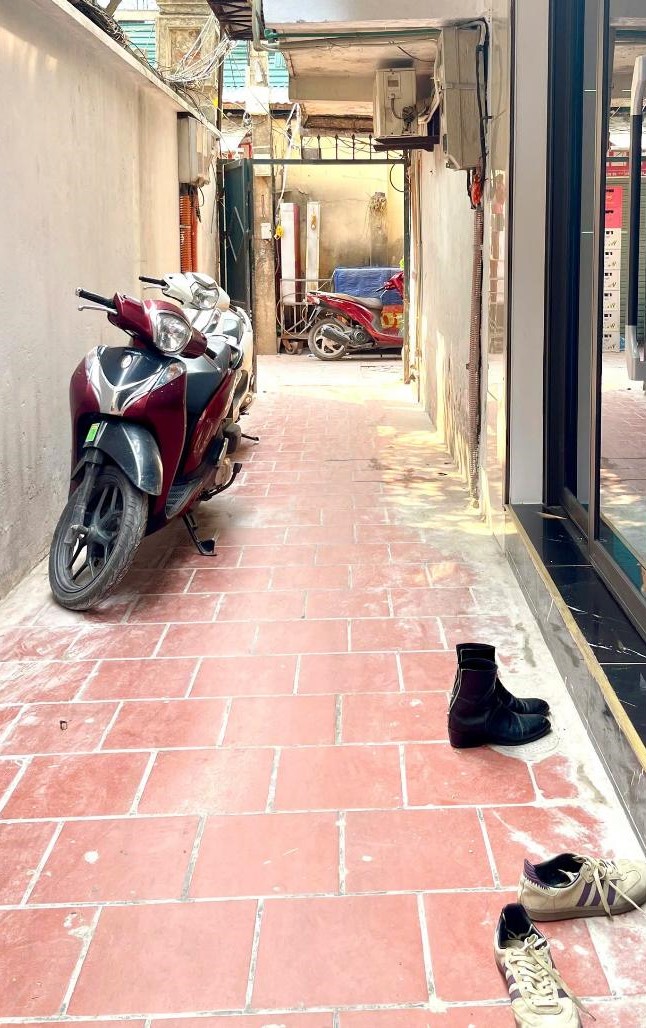 NHÀ ĐẸP - MỚI KÍNH KOONG - 20M RA Ô TÔ - ĐỐNG ĐA GIÁP QUẬN HOÀN KIẾM 