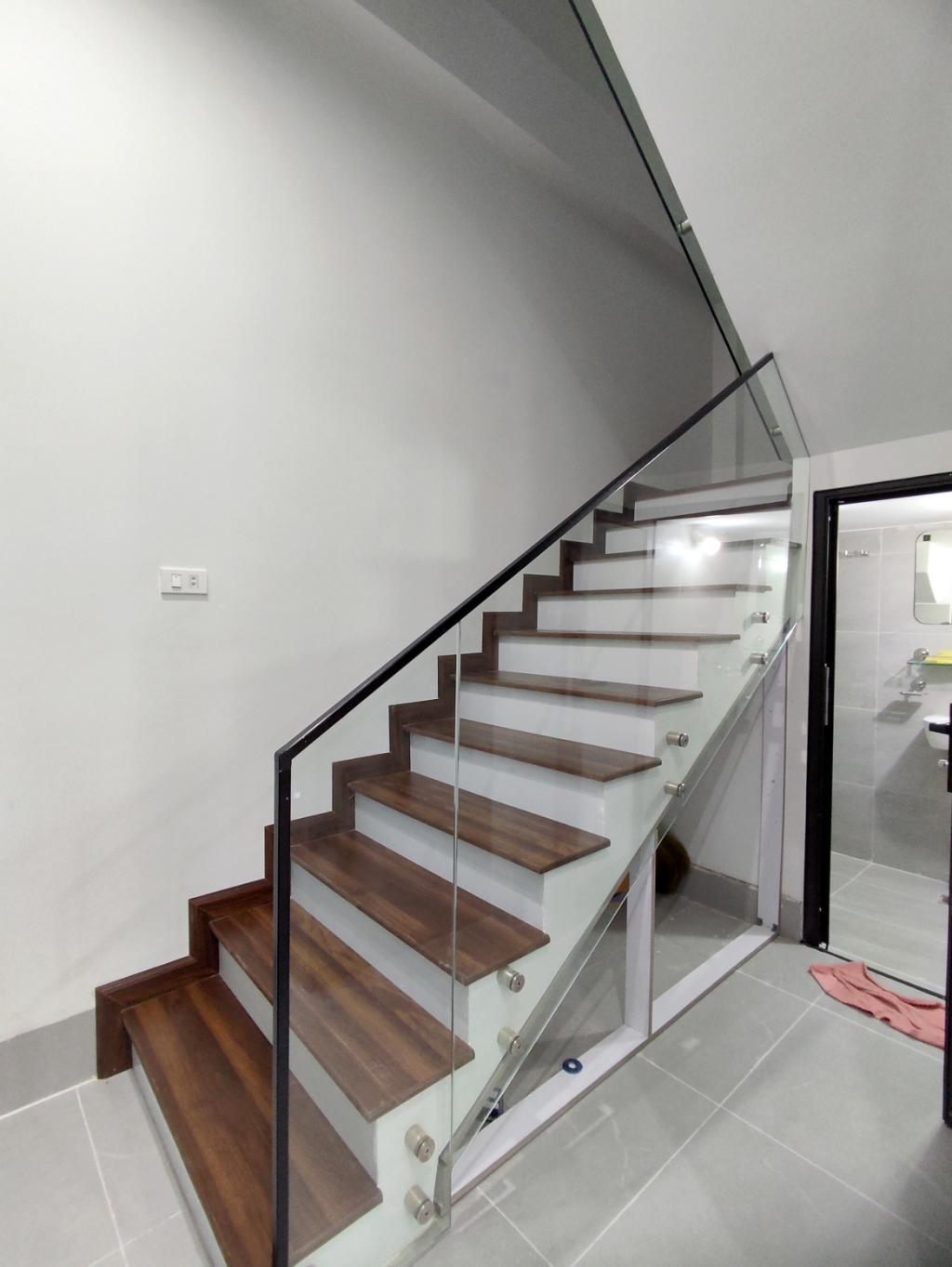 NHÀ ĐẸP - MỚI KÍNH KOONG - 20M RA Ô TÔ - ĐỐNG ĐA GIÁP QUẬN HOÀN KIẾM 