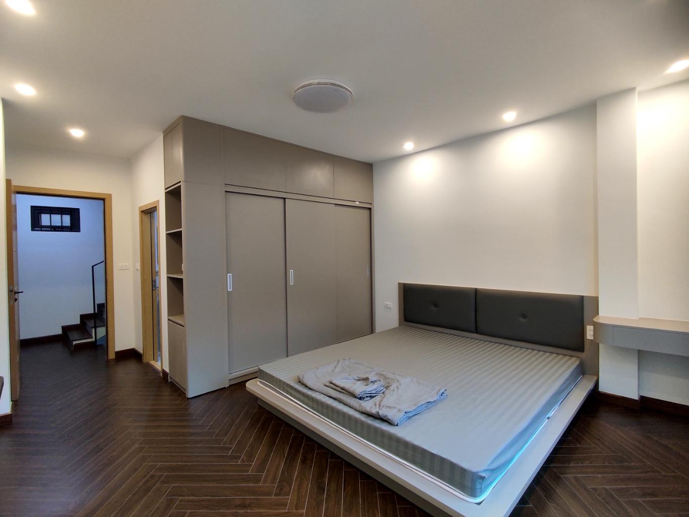 NHÀ ĐẸP - MỚI KÍNH KOONG - 20M RA Ô TÔ - ĐỐNG ĐA GIÁP QUẬN HOÀN KIẾM 