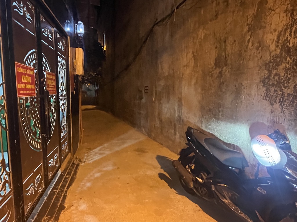 KHU VỰC HIẾM NHÀ BÁN - TRUNG TÂM 6 TRƯỜNG ĐẠI HỌC - MẶT TIỀN RỘNG - 30M RA MẶT PHỐ - XÂY CCMN