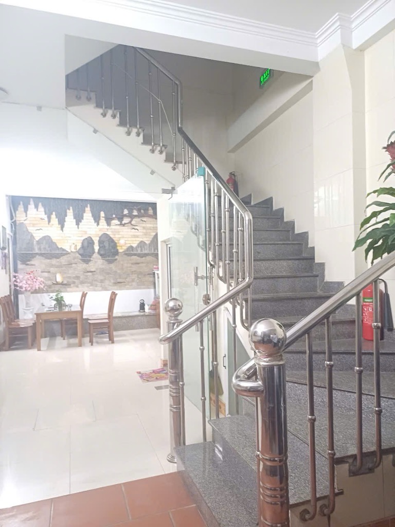 NHÀ DÂN XÂY CỰC KIÊN CỐ - THIẾT KẾ ĐẸP LONG LANH - CHO THUÊ DÒNG TIỀN ĐỈNH - SAU 3 NHÀ RA ĐƯỜNG Ô TÔ