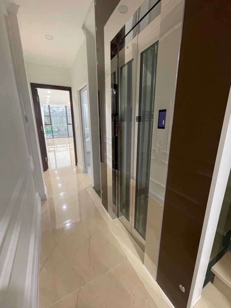 BÁN NHÀ MẶT TIỀN ĐƯỜNG CẦU GIẤY - TẶNG THÊM MẶT NGÕ Ô TÔ TRÁNH, DỪNG, ĐỖ