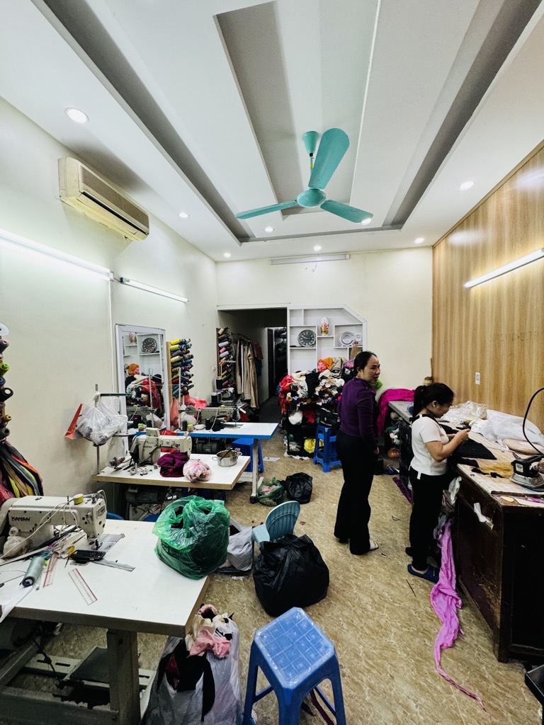 HIẾM - NGÕ THÔNG - LÔ GÓC - 3 THOÁNG - GIÁ ĐẦU TƯ - SỬA SANG LẠI VỀ Ở LÀ HẾT Ý