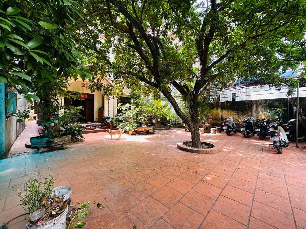 BIỆT THỰ SÂN VƯỜN PHỐ ĐỒNG CỔ - MẶT PHỐ - DIỆN TÍCH RỘNG 