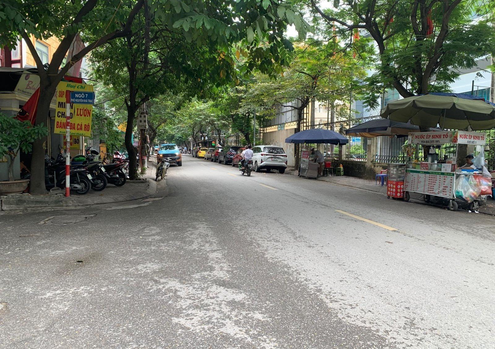 CỰC HIẾM NHÀ 01 MẶT PHỐ, 01 MẶT ĐƯỜNG RỘNG CÓ SÂN CHƠI - VỈA HÈ MÊNH MÔNG - KINH DOANH