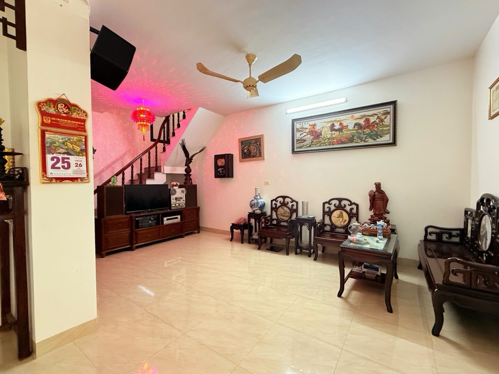 BÁN NHÀ RIÊNG PHỐ ĐỘI CẤN - NHÀ SÂN VƯỜN RỘNG RÃI - TIỆN ÍCH XUNG QUANH VÀI BƯỚC CHÂN