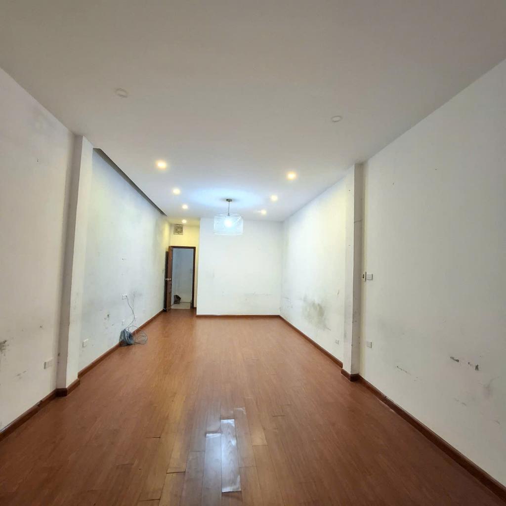 PHÂN LÔ Ô TÔ NHỎ ĐỖ CỬA - TT QUẬN ĐỐNG ĐA - DÂN XÂY CHẮC CHẮN - ĐẦY ĐỦ CÔNG NĂNG - BA BƯỚC RA PHỐ 