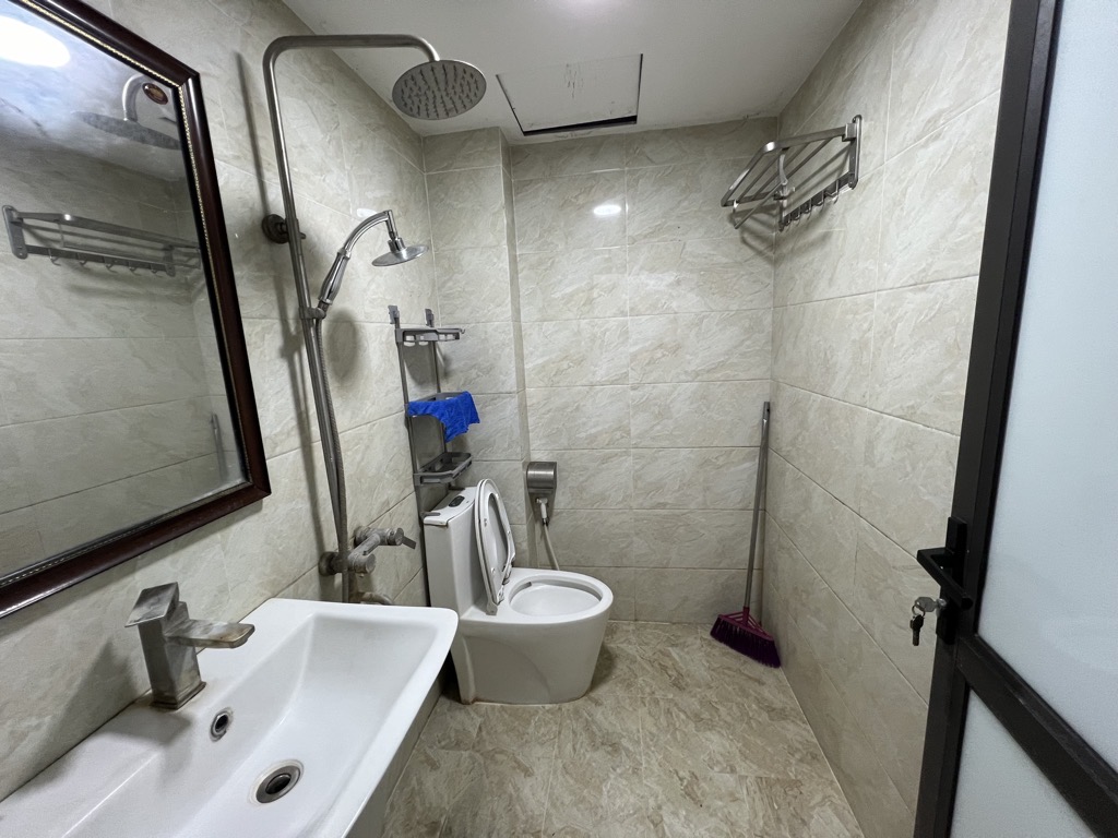 BÁN NHÀ NGÕ Ô TÔ TRÁNH - ĐỐI DIỆN SÂN VẬN ĐỘNG - PHỐ DUY NHẤT 1 NHÀ BÁN