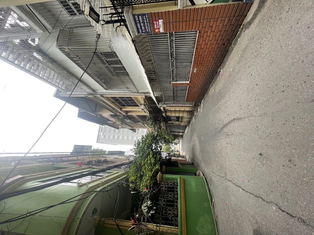 TRUNG TÂM CẦU GIẤY - PHÂN LÔ BÀN CỜ - Ô TÔ - MẶT NGÕ NÔNG - 2 NGÕ - MẶT TIỀN KHỦNG