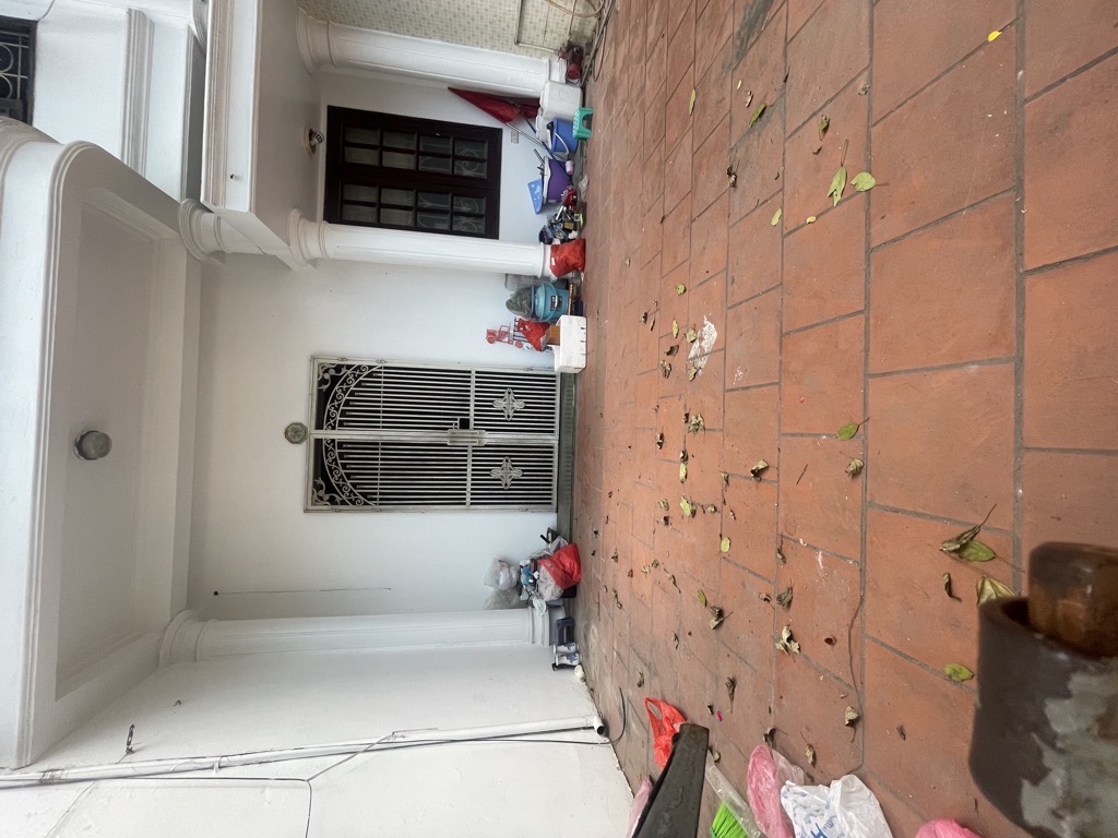 TRUNG TÂM CẦU GIẤY - PHÂN LÔ BÀN CỜ - Ô TÔ - MẶT NGÕ NÔNG - 2 NGÕ - MẶT TIỀN KHỦNG