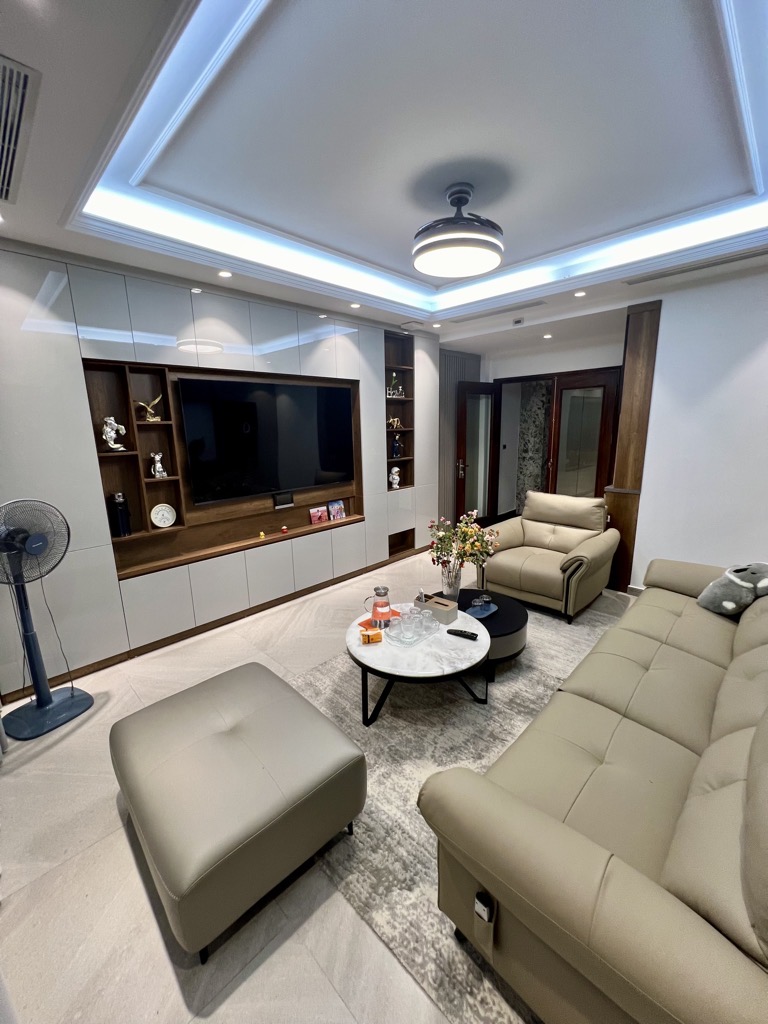 KHU VIP CẦU GIẤY 800A - 7 TẦNG THANG MÁY - GARA Ô TÔ - KINH DOANH