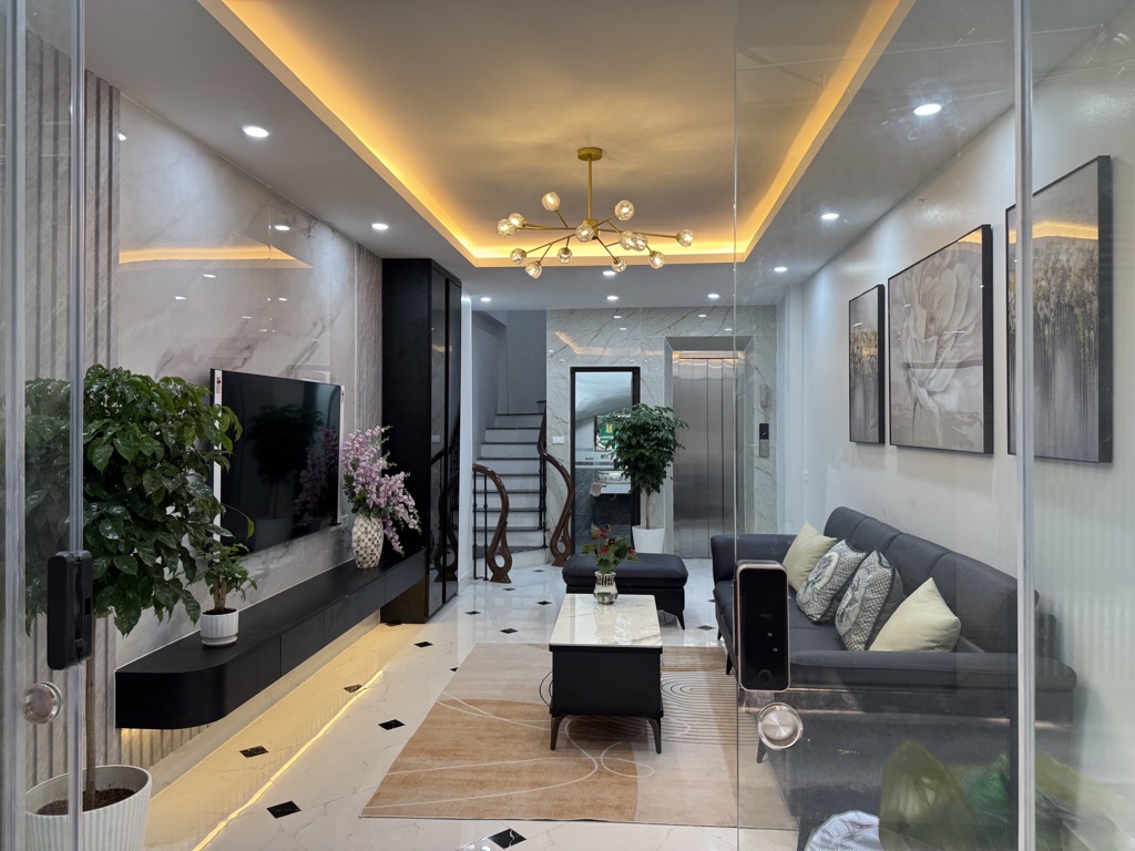 SIÊU PHẨM TÂY HỒ - 5 TẦNG - THANG MÁY - TẶNG FULL NỘI THẤT - Ô TÔ - 30M RA MẶT PHỐ VÕ CHÍ CÔNG