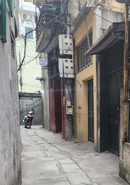 BÁN ĐẤT TẶNG NHÀ 2 TẦNG PHỐ NGUYỄN KHANG - SAU 5 NHÀ RA MẶT PHỐ