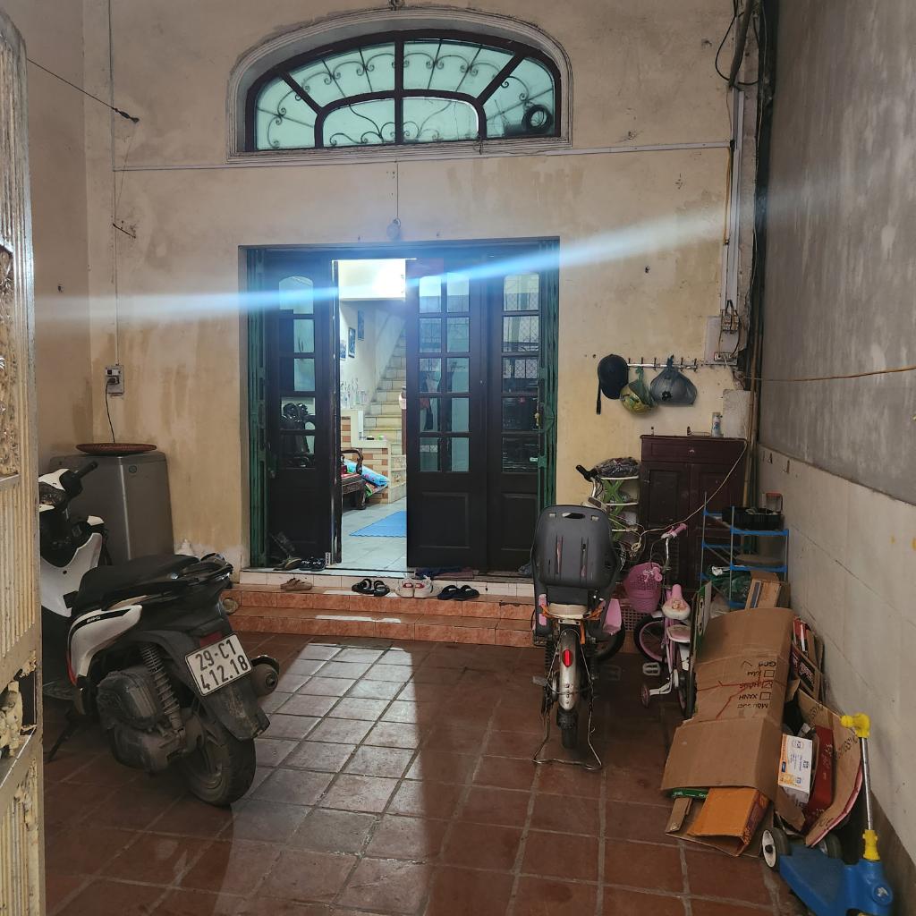 BÁN ĐẤT TẶNG NHÀ 2 TẦNG PHỐ NGUYỄN KHANG - SAU 5 NHÀ RA MẶT PHỐ