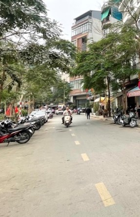 NGÕ THÔNG TỨ TUNG - TRƯỚC NHÀ 3 Ô TÔ TRÁNH - VÀI BƯỚC RA HỒ LINH QUANG 