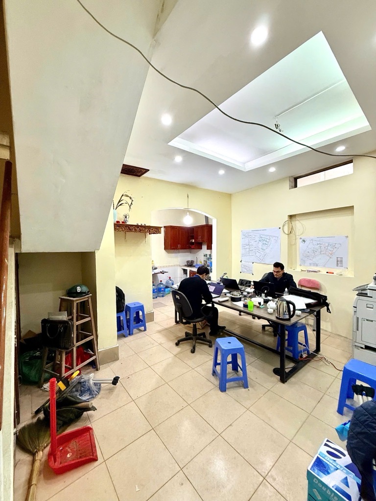 BÁN ĐẤT TẶNG NHÀ PHỐ LẠNG HẠ - 5M RA Ô TÔ - 2 THOÁNG - NỞ HẬU MẶT TIỀN ĐẸP - NGÕ RỘNG